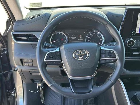 Used 2023 Toyota Highlander LE AWD/4WD image 11