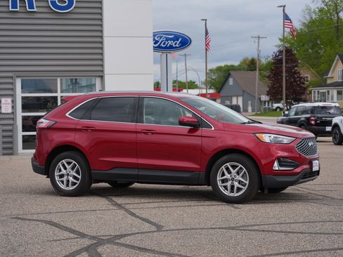 Used 2024 Ford Edge SEL w/ Convenience Package AWD/4WD image 2