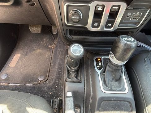 Used 2018 Jeep Wrangler Sport AWD/4WD image 25