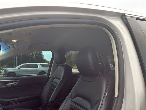 Used 2019 Ford Edge SEL w/ Equipment Group 201A AWD/4WD image 8