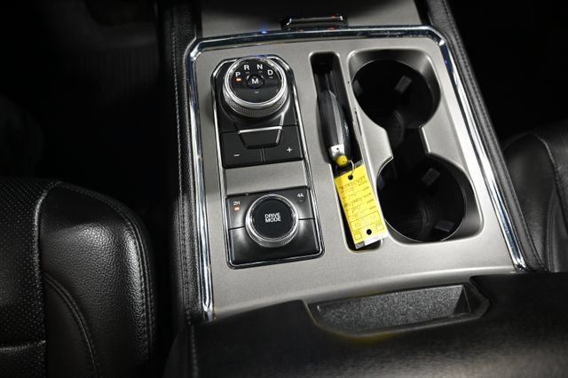 Used 2020 Ford Expedition XLT w/ Equipment Group 202A AWD/4WD image 19