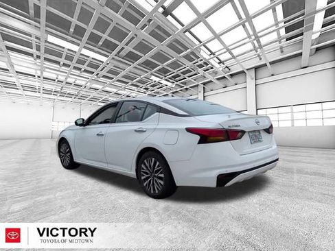 Used 2025 Nissan Altima 2.5 SV FWD image 5