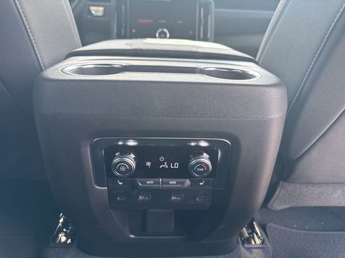 New 2026 GMC Yukon XL AT4 w/ AT4 Premium Plus Package AWD/4WD image 25