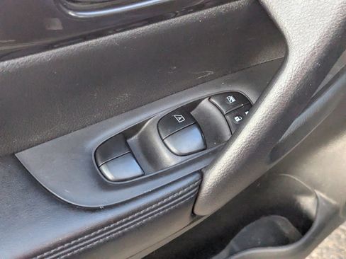 Used 2020 Nissan Rogue S image 29