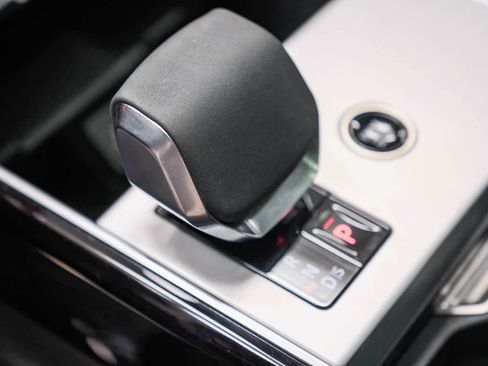 Used 2024 Land Rover Range Rover SE image 19