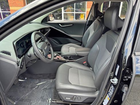 Used 2025 Kia Niro EX FWD image 15