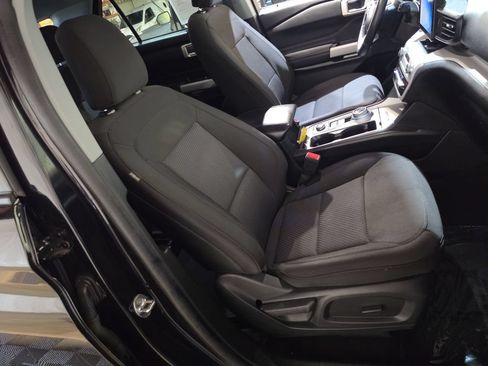 Used 2023 Ford Explorer XLT AWD/4WD image 25