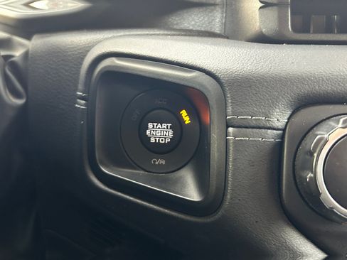 Used 2024 Jeep Wrangler Unlimited Sahara AWD/4WD image 28