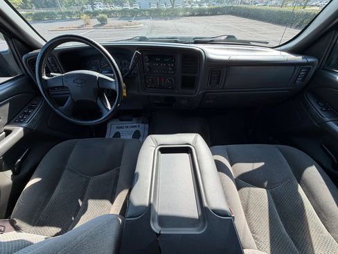Used 2005 Chevrolet Silverado 2500 LS w/ Heavy-Duty Power Package AWD/4WD image 19