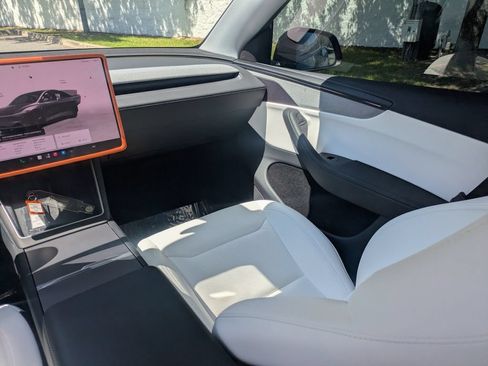 Used 2026 Tesla Model Y 2WD image 30