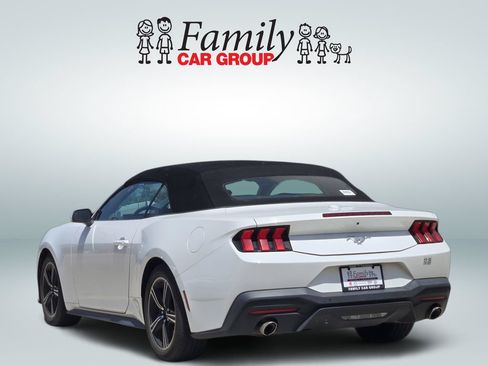 Used 2024 Ford Mustang Convertible RWD image 3