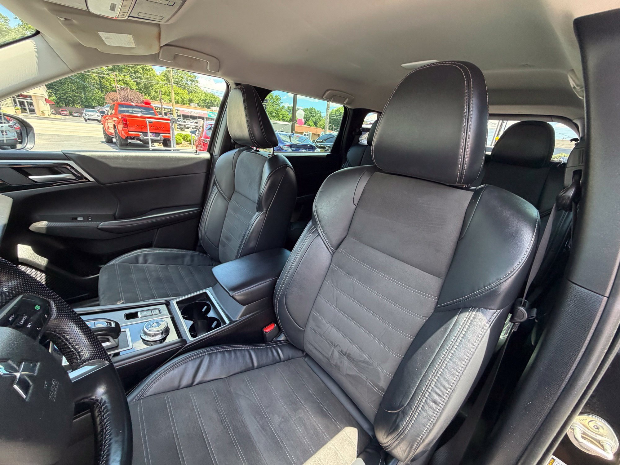 Used 2022 Mitsubishi Outlander SE AWD/4WD image 15