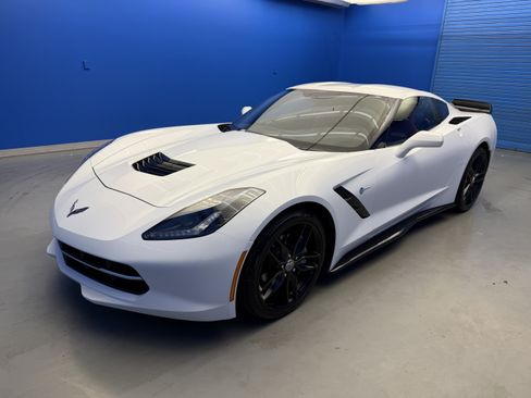 Used 2018 Chevrolet Corvette Stingray Coupe w/ 1LT RWD image 4