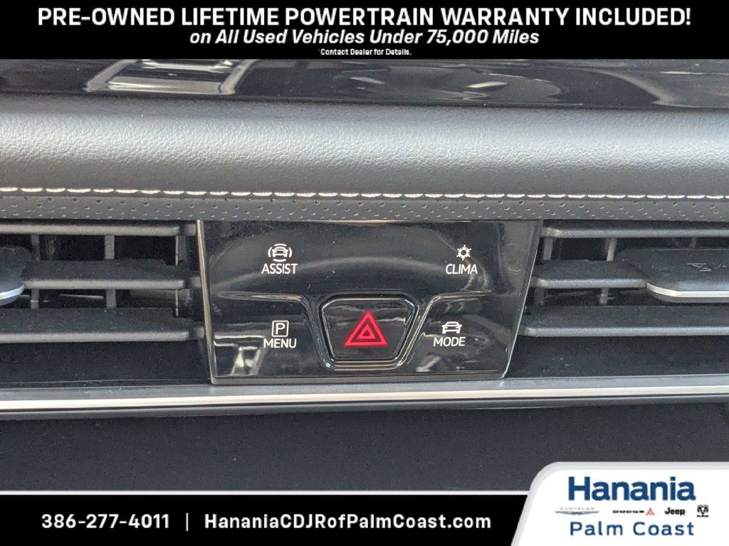 Used 2025 Volkswagen Atlas SE AWD/4WD image 22