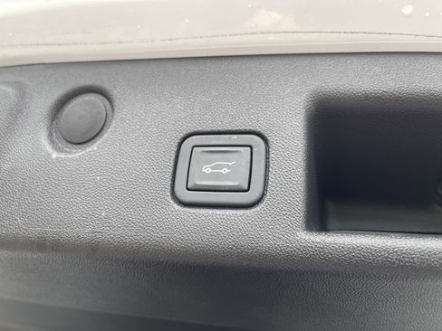 Used 2023 Chevrolet Equinox LT image 41