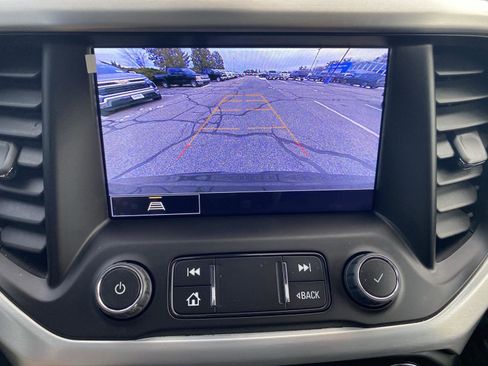 Used 2023 GMC Acadia SLT w/ Elevation Edition image 25