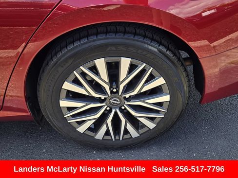 Used 2024 Nissan Altima 2.5 SV FWD image 12