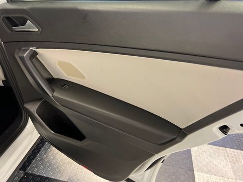 Certified 2021 Volkswagen Tiguan SE R-Line FWD image 13
