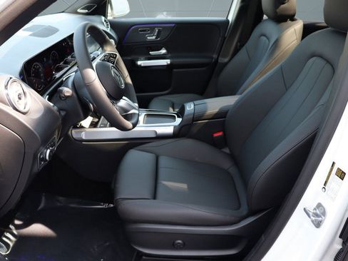 New 2025 Mercedes-Benz GLB 250 image 3