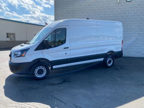 New 2026 Ford Transit 250 148 Medium Roof w/ Load Area Protection Package RWD image 4