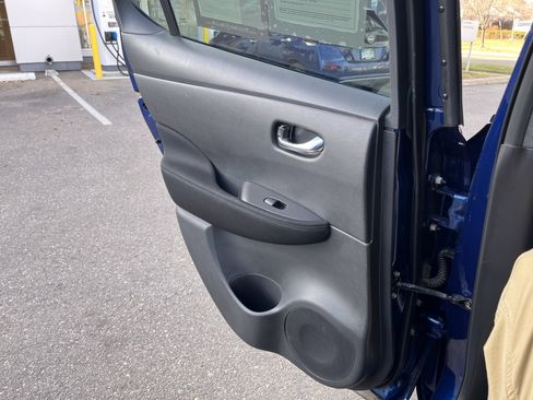 Certified 2023 Nissan Leaf S image 28