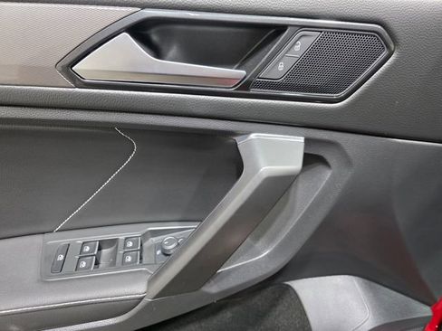 Certified 2023 Volkswagen Tiguan SE AWD/4WD image 12