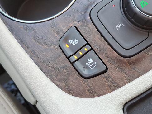 Used 2023 GMC Acadia Denali w/ Denali Ultimate Package image 19