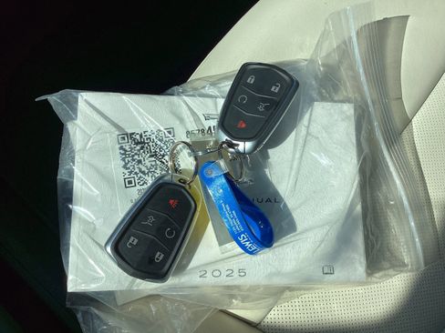 Used 2025 Cadillac XT6 Premium Luxury AWD/4WD image 24