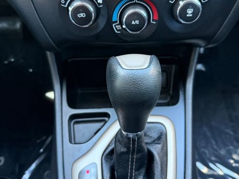 Used 2014 Jeep Cherokee Sport FWD image 24