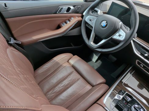 Used 2024 BMW X7 xDrive40i w/ Executive Package image 32