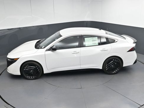 New 2026 Nissan Sentra SR w/ Floor Mat Package FWD image 34