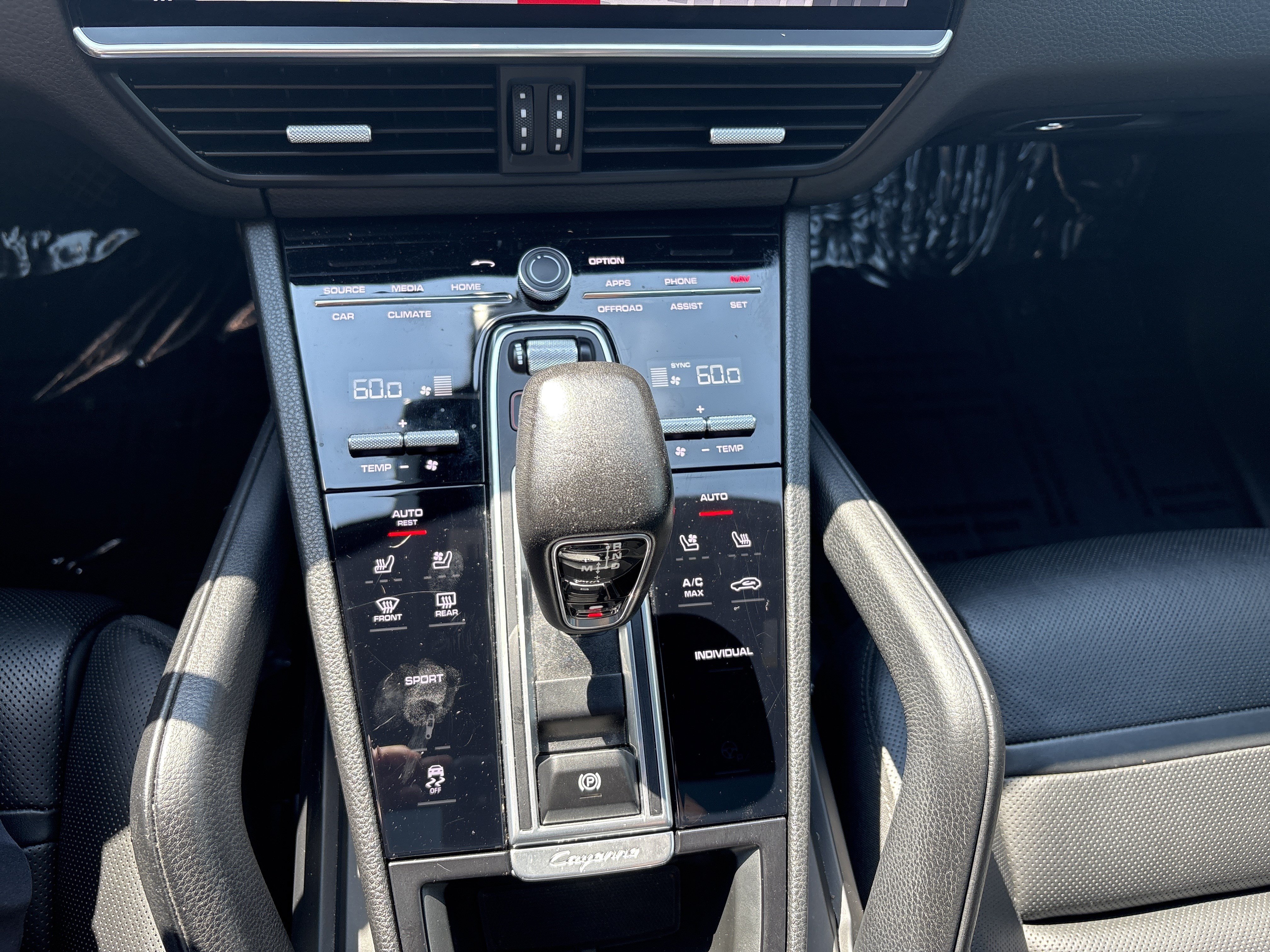 Used 2020 Porsche Cayenne AWD/4WD image 2