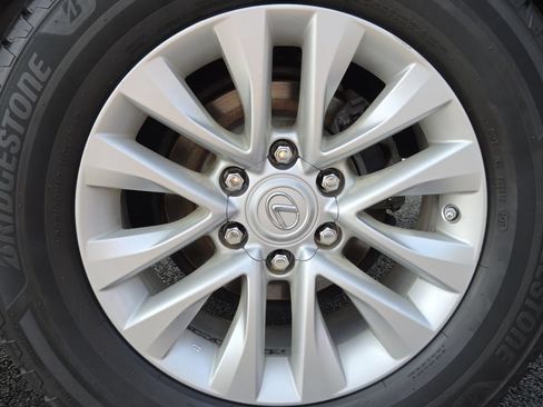 Used 2015 Lexus GX 460 w/ Premium Package AWD/4WD image 16