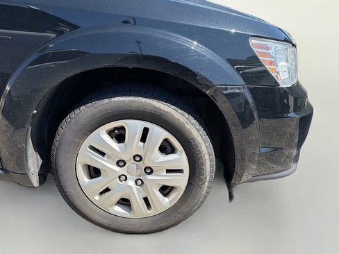 Used 2020 Dodge Journey SE FWD image 10