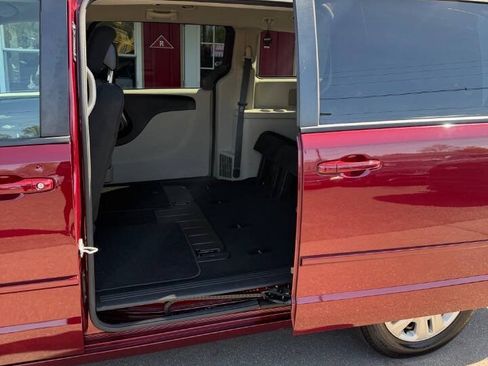 Used 2017 Dodge Grand Caravan SE w/ Power Window Group FWD image 13