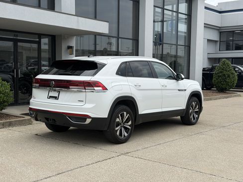 Used 2024 Volkswagen Atlas Cross Sport SE AWD/4WD image 4