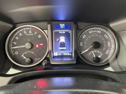 Used 2022 Toyota Tacoma TRD Off-Road w/ Technology Package AWD/4WD image 5