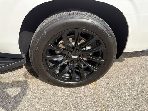 Used 2024 Cadillac Escalade ESV Sport w/ LPO, ONYX Package AWD/4WD image 15