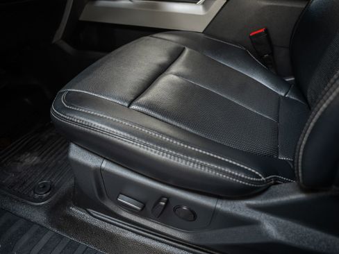 Used 2022 Ford F250 Lariat w/ Black Appearance Pkg image 47