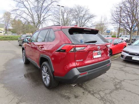 Used 2022 Toyota RAV4 XLE w/ Convenience Package AWD/4WD image 4