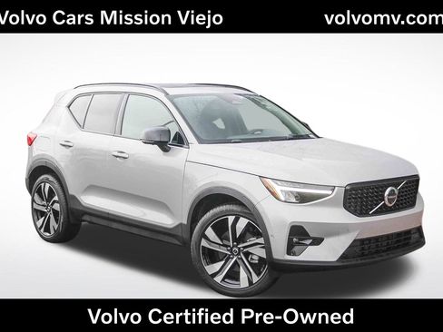 Used 2025 Volvo XC40 B5 Plus image 1