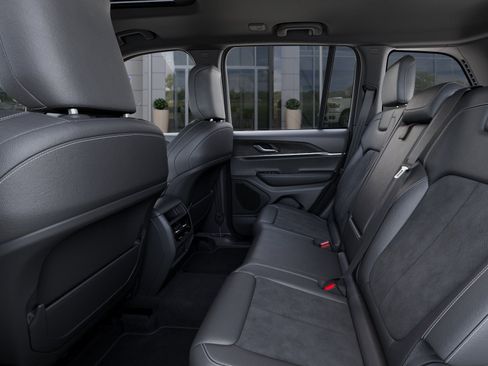 New 2026 Jeep Grand Cherokee Altitude RWD image 23