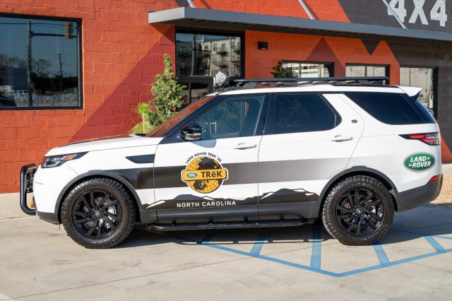 Used 2020 Land Rover Discovery HSE AWD/4WD image 6