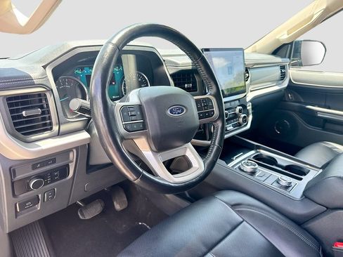 Used 2024 Ford Expedition XLT AWD/4WD image 10