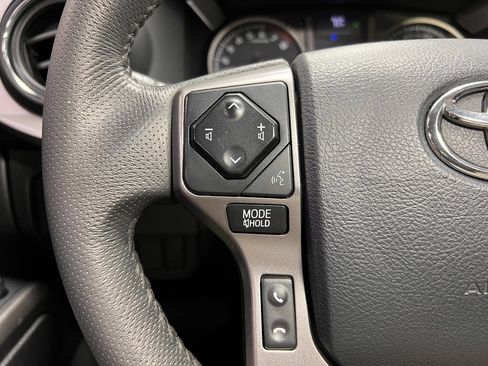 Used 2020 Toyota Tacoma SR5 image 15