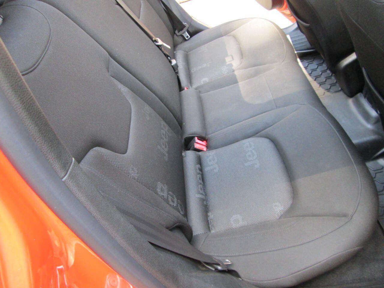 Used 2015 Jeep Renegade Latitude AWD/4WD image 45