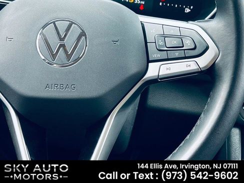 Used 2024 Volkswagen Jetta SE FWD image 12