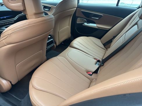 Used 2024 Mercedes-Benz E 350 4MATIC Sedan image 6