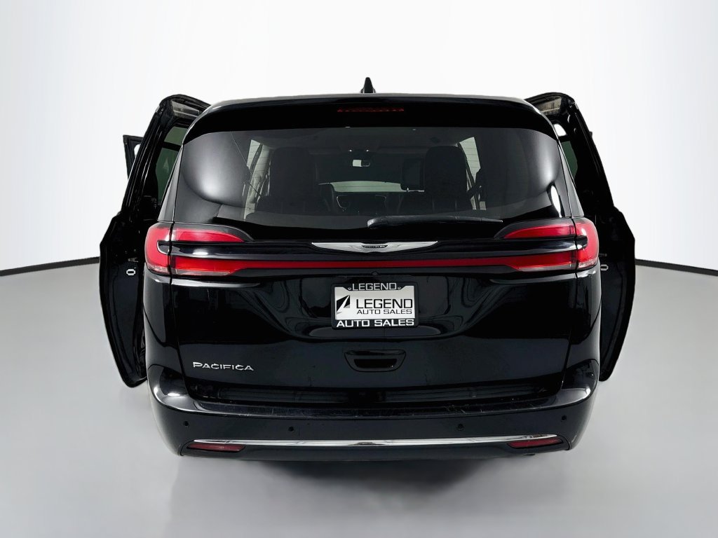 Used 2024 Chrysler Pacifica Touring-L FWD image 23