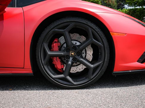 Used 2021 Lamborghini Huracan EVO RWD image 13